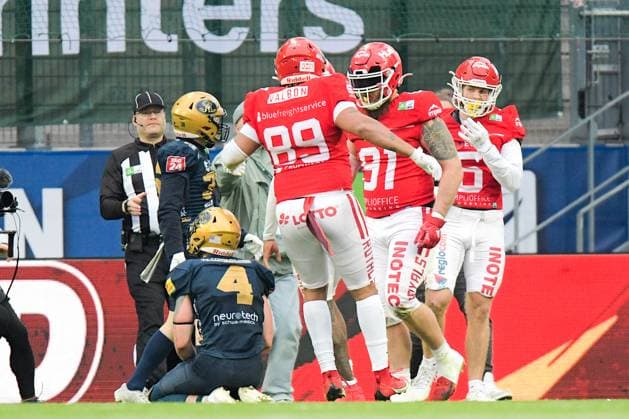 touchdown by Jaylon Henderson 8, QB, Potsdam Royals GER, Potsdam Royals vs Dresden Monarchs, American Football, GFL, Bowl, Season 2024 25, 12 10 2024 GER, Dresden Monarchs vs Potsdam Royals, American Football, GFL, Bowl, Season 2024 25, 12 10 2024 Essen Copyright: xEibner-Pressefoto FlorianxWolfx EP_FWF