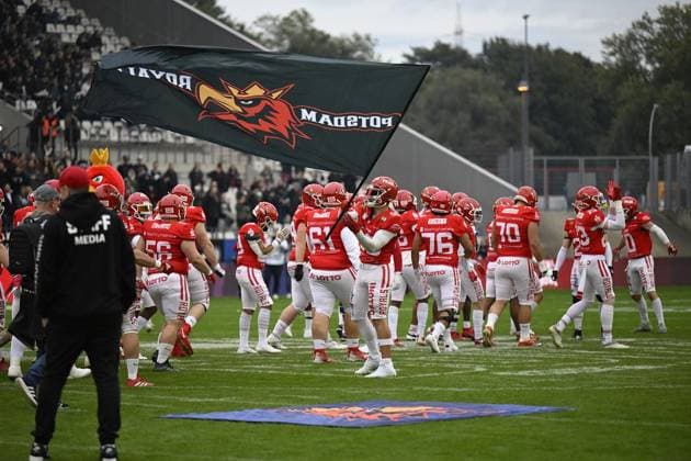 American football in the stadium on Hafenstraße GFL Bowl 2024 FOR EDITORIAL PURPOSES ONLY EDITORIAL USE ONLY p The final of the GFL Bowl 2024 will take place on October 12, 2024 in the stadium on Hafenstraße in Essen Potsdam Royals and Dresden Monarchs in the ERIMA GFL Bowl 2024 Germany NRW Essen Copyright VladimirxWegener Copyright: VladimirxWegener doc7xkzg6kvv6pwa8uwfjr ,EDITORIAL USE ONLY Copyright: VladimirxWegener