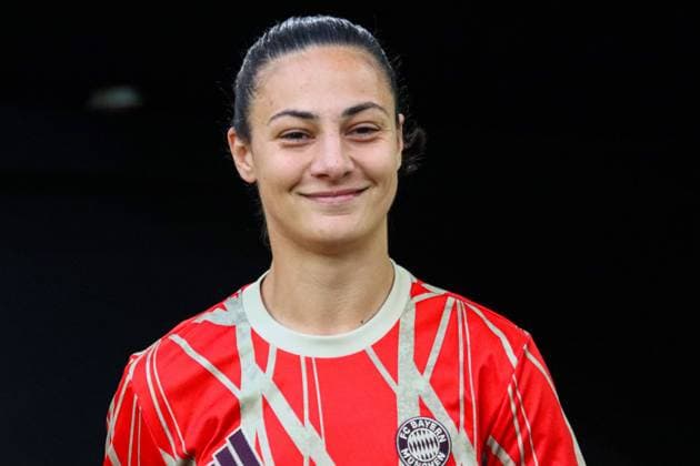Wolfsburg, Germany 12 October 2024 1 BL Women 2024 2025 VfL Wolfsburg vs FC Bayern Munich In the picture Goalkeeper Maria Luisa Grohs FCB DFB regulations prohibit any use of photographs as image sequences and or quasi video AOK Stadion Niedersachsen Copyright: xFotostandx xFantinix