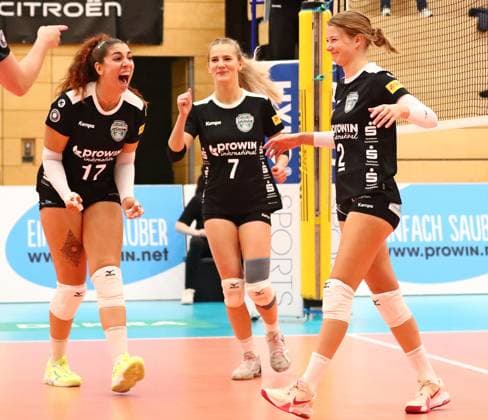 12 10 2024, xmohx, Frauen Volleyball 2 Bundesliga Frauen Süd, ProWin Volleys TV Holz Neuseeland Volleys Markkleeberg emspor, f l Nadin Murad, Alica Turmovich and Kathi von Öttinger Holz celebrate a point DFL DFB REGULATIONS PROHIBIT ANY USE OF PHOTOGRAPHS as IMAGE SEQUENCES and or QUASI VIDEO Saarbrücken