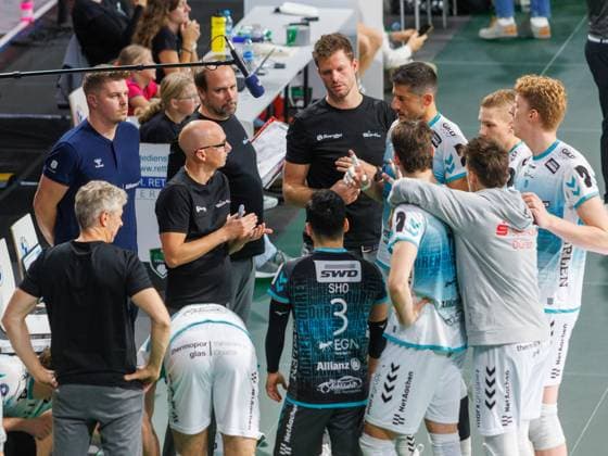 Need to talk Duerens coach Christoph ACHTEN and team Volleyball Herrsching Dueren Volleyball Bundesliga, WWK Volleys Herrsching SWD Power Volleys Düren 3 2, main round, season 2024 2025, 12 10 2024, in Munich, Germany, source Copyright Credit Oryk HAIST xVOLLEYBALL-HERRSCHING-DUERENx