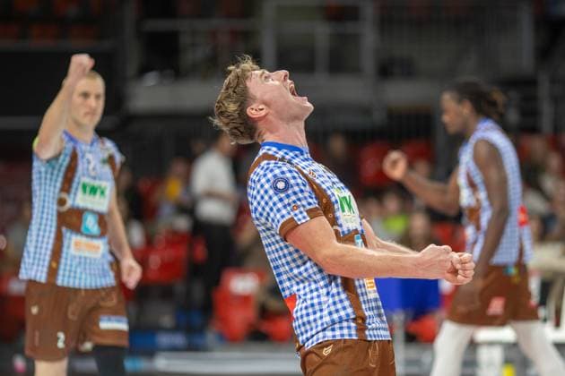 Herrschings cry of joy 9 Eric BURGGRAEF BURGGRÄF Volleyball Herrsching Dueren Volleyball Bundesliga, WWK Volleys Herrsching SWD Power Volleys Düren 3 2, main round, 2024 2025 season, 12 10 2024, in Munich, Germany, Source Copyright Credit Oryk HAIST xVOLLEYBALL-HERRSCHING-DUERENx