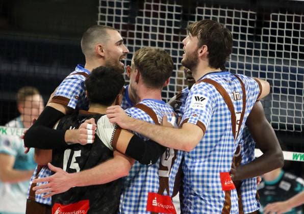 Herrsching delighted to win a point, He Volleyballl, Bundesliga 2024 25 WWK Volleys Herrsching vs SWD powervolleys Dueren, 12 10 24, Munich, BMW Park, Copyright: WolfgangxFehrmann