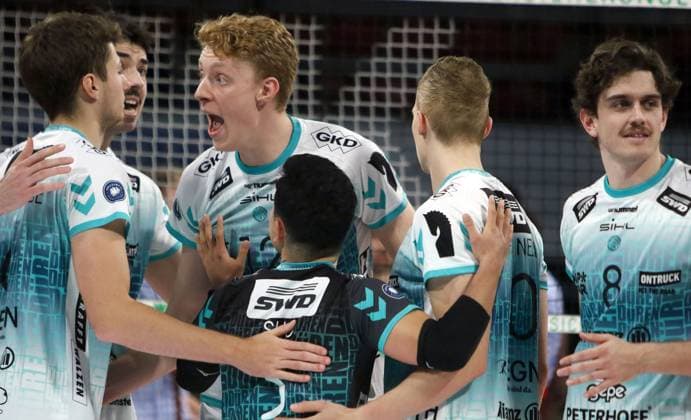 from left He Volleyballl, Bundesliga 2024 25 WWK Volleys Herrsching vs SWD powervolleys Dueren, 12 10 24, Munich, BMW Park, Copyright: WolfgangxFehrmann