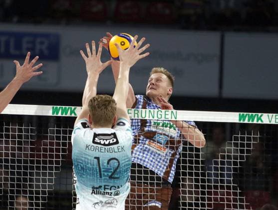 from left Siebe KORENBLEK Dueren , Norbert ENGEMANN Herrsching , He Volleyballl, Bundesliga 2024 25 WWK Volleys Herrsching vs SWD powervolleys Dueren, 12 10 24, Munich, BMW Park, Copyright: WolfgangxFehrmann
