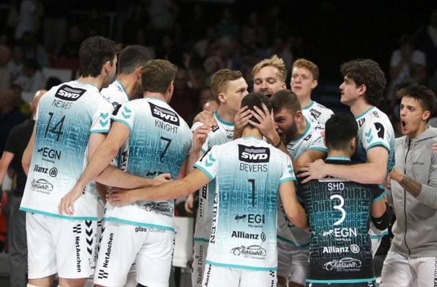 Duerens joy after winning the 3rd set He Volleyballl, Bundesliga 2024 25 WWK Volleys Herrsching vs SWD powervolleys Dueren, 12 10 24, Munich, BMW Park, Copyright: WolfgangxFehrmann