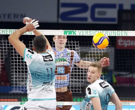 from left Michael ANDREI Dueren , Daniel GRUVAEUS Herrsching , Tomi SAARINEN Dueren , He Volleyballl, Bundesliga 2024 25 WWK Volleys Herrsching vs SWD powervolleys Dueren, 12 10 24, Munich, BMW Park, Copyright: WolfgangxFehrmann