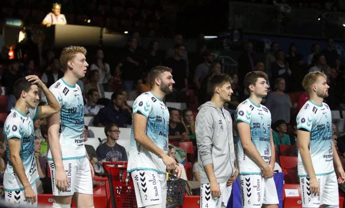 Dueren substitutes watch the match, He Volleyballl, Bundesliga 2024 25 WWK Volleys Herrsching vs SWD powervolleys Dueren, 12 10 24, Munich, BMW Park, Copyright: WolfgangxFehrmann