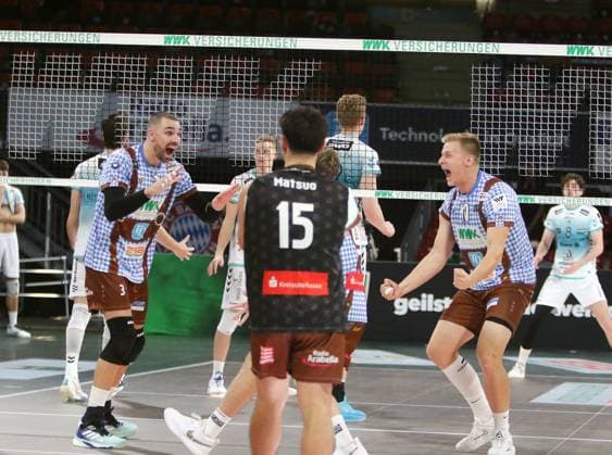 Herrsching delighted to win a point, He Volleyballl, Bundesliga 2024 25 WWK Volleys Herrsching vs SWD powervolleys Dueren, 12 10 24, Munich, BMW Park, Copyright: WolfgangxFehrmann