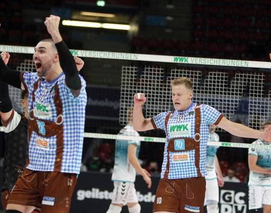 from left Victor RODRIGUEZ PEREZ Herrsching , Norbert ENGEMANN Herrsching , with joy after the victory, He Volleyballl, Bundesliga 2024 25 WWK Volleys Herrsching vs SWD powervolleys Dueren, 12 10 24, Munich, BMW Park, Copyright: WolfgangxFehrmann