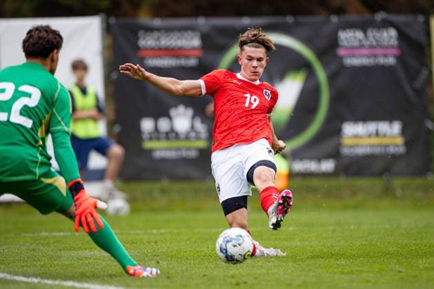SOCCER - U18, test match, AUT vs ITA VELDEN,AUSTRIA,13.OCT.24 - SOCCER - OEFB under-18 international test match, Austria vs Italy. Image shows Tomasso Vanucchi (Italy) and Philipp Moizi (Austria).  GEPAxpictures xMatthiasxTrinkl