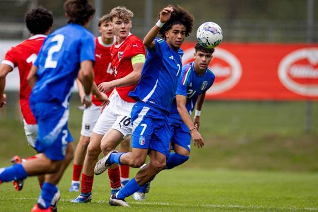 SOCCER - U18, test match, AUT vs ITA VELDEN,AUSTRIA,13.OCT.24 - SOCCER - OEFB under-18 international test match, Austria vs Italy. Image shows Yanik Spalt (Austria) and .ita007. .  GEPAxpictures xMatthiasxTrinkl