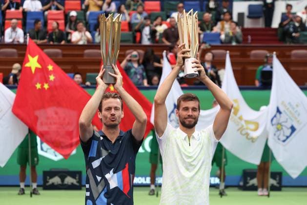 (241013) -- SHANGHAI, Oct. 13, 2024 -- Winner Wesley Koolhof (L) of the Netherlands Nikola Mektic of Croatia pose during the awarding ceremony for the men s doubles at the ATP, Tennis Herren World Tour Shanghai Masters tennis tournament in Shanghai, east China, Oct. 13, 2024. ) (SP)CHINA-SHANGHAI-TENNIS-ATP TOUR-SHANGHAI MASTERS(CN) WangxXiang 