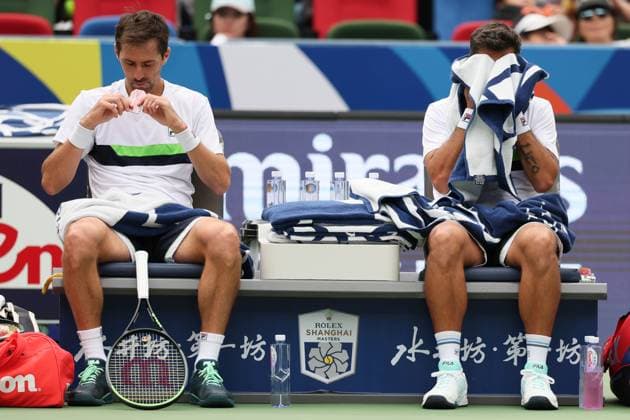 (241013) -- SHANGHAI, Oct. 13, 2024 -- Maximo Gonzalez (R) Andres Molteni of Argentina react during the men s doubles final match against Wesley Koolhof of the Netherlands Nikola Mektic of Croatia at the ATP, Tennis Herren World Tour Shanghai Masters tennis tournament in Shanghai, east China, Oct. 13, 2024. ) (SP)CHINA-SHANGHAI-TENNIS-ATP TOUR-SHANGHAI MASTERS(CN) WangxXiang 