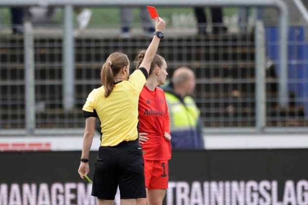 13 10 2024, Hänsch Arena, Meppen, GER, 2 Frauen Bundesliga SV Meppen vs Bayern München II, yellow red card for Bayern 2 DFL REGULATIONS PROHIBIT ANY USE OF PHOTOGRAPHS AS IMAGE SEQUENCES AND OR QUASI VIDEO Meppen Lower Saxony Germany Hänsch Arena