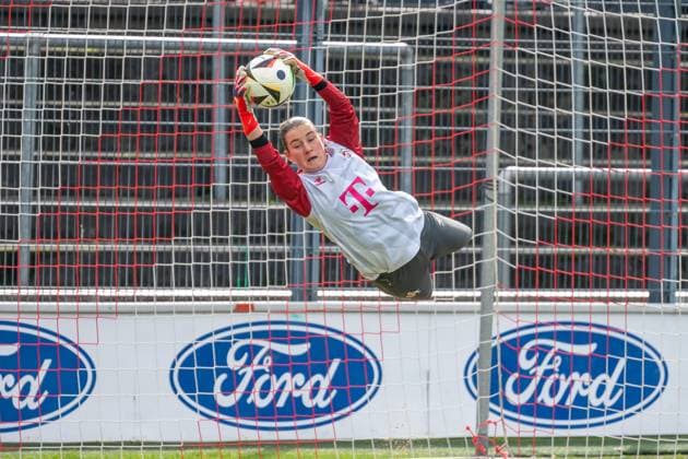 13 10 2024, Football Google Pixel Womens Bundesliga, Season 2024 2025, 06 Matchday, 1 FC Köln TSG Hoffenheim at Franz Kremer Stadium in Cologne Josefine Osigus 1 FC Köln, 24 has caught the ball safely Important note According to the regulations of the DFL German Football League or the DFB German Football Association, it is prohibited to use or have used photographs taken in the stadium and or of the match in the form of sequential images and or video-like photo series Photo Kirchner Media TH Copyright: xKirchner-Media THx