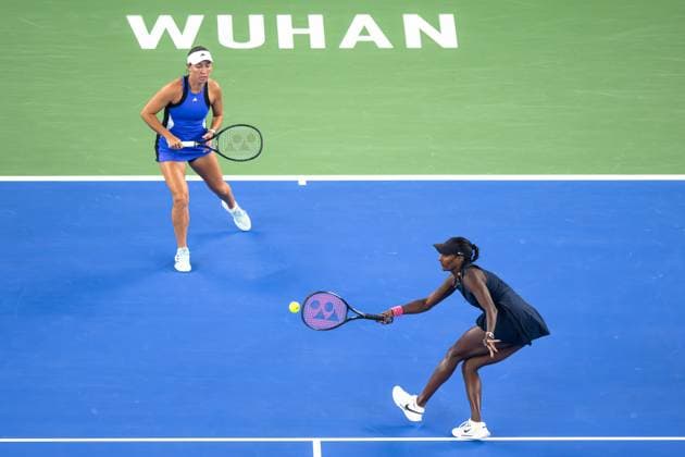 (241013) -- WUHAN, Oct. 13, 2024 -- Asia Muhammad (R) Jessica Pegula compete during the women s doubles final match between Anna Danilina of Kazakhstan Irina Khromacheva of Russia and Asia Muhammad Jessica Pegula of the United States at the 2024 Wuhan Open tennis tournament in Wuhan, central China s Hubei Province, Oct. 13, 2024. ) (SP)CHINA-WUHAN-TENNIS-WUHAN OPEN-WOMEN S DOUBLES-FINAL(CN) XiaoxYijiu 