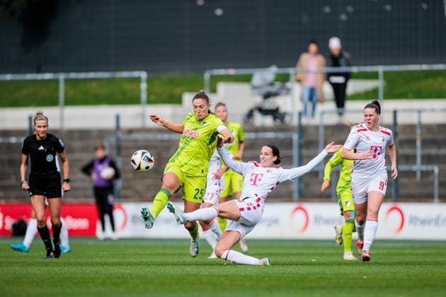 Google Pixel Frauen Bundesliga, 1 FC Köln TSG Hoffenheim 13 10 2024 Zweikampf Melissa Kössler TSG Hoffenheim, 25 , Sara Agrez 1 FC Köln, 4 Google Pixel Frauen Bundesliga, 1 FC Köln TSG Hoffenheim, Köln, Franz Kremer Stadion DFB REGULATIONS PROHIBIT ANY USE OF PHOTOGRAPHS AS IMAGE SEQUENCES AND OR QUASI VIDEO Copyright: xBEAUTIFULxSPORTS Wunderlx