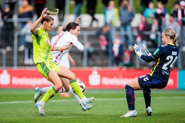 Google Pixel Womens Bundesliga, 1 FC Köln TSG Hoffenheim 13 10 2024 duel Selina Cerci TSG Hoffenheim, 29 , Sara Agrez 1 FC Köln, 4 , Josefine Osigus 1 FC Köln, 24 Google Pixel Womens Bundesliga, 1 FC Köln TSG Hoffenheim, Köln, Franz Kremer Stadion DFB REGULATIONS PROHIBIT ANY USE OF PHOTOGRAPHS AS IMAGE SEQUENCES AND OR QUASI VIDEO Copyright: xBEAUTIFULxSPORTS Wunderlx
