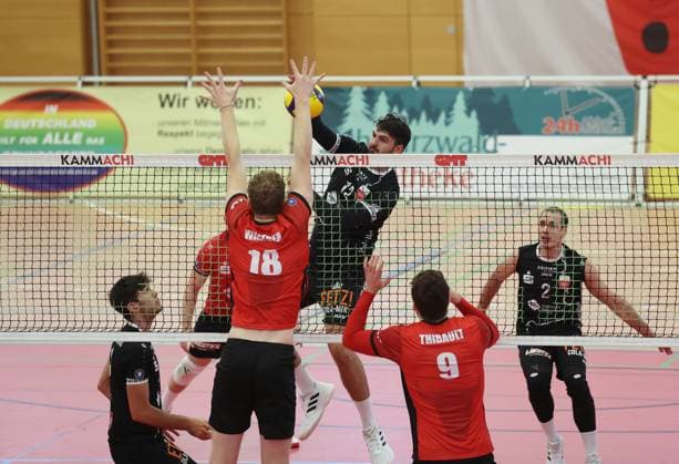 On the ball Yannick Menke TV Rottenburg, 12 , Elias Walther TV Buehl, 18 , Thibault Duncan TV Buehl, 09 , GER, TV Buehl vs TV Rottenburg, Volleyball, Men, Regional Cup, 13 10 2024 GER, TV Buehl vs TV Rottenburg, Volleyball, Men, Regional Cup, 13 10 2024 Buehl Copyright: xEibner-Pressefoto FrankxSeiterx EP_EER