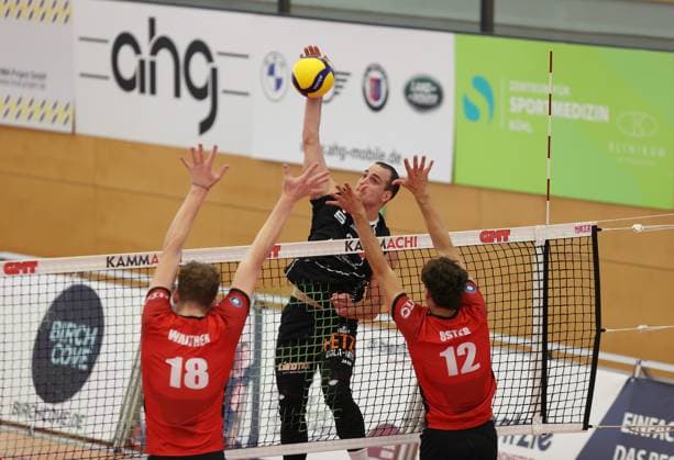 Moritz Rauber TV Rottenburg, 02 , Elias Walther TV Buehl, 18 , Philipp Oster, 12 , GER, TV Buehl vs TV Rottenburg, Volleyball, Men, Regional Cup, 13 10 2024 GER, TV Buehl vs TV Rottenburg, Volleyball, Men, Regional Cup, 13 10 2024 Buehl Copyright: xEibner-Pressefoto FrankxSeiterx EP_EER