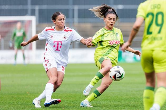 Google Pixel Frauen Bundesliga, 1 FC Köln TSG Hoffenheim 13 10 2024 Zweikampf Laura Feiersinger 1 FC Köln, 27 , Ereleta Memeti TSG Hoffenheim, 7 Google Pixel Frauen Bundesliga, 1 FC Köln TSG Hoffenheim, Köln, Franz Kremer Stadion DFB REGULATIONS PROHIBIT ANY USE OF PHOTOGRAPHS AS IMAGE SEQUENCES AND OR QUASI VIDEO Copyright: xBEAUTIFULxSPORTS Wunderlx