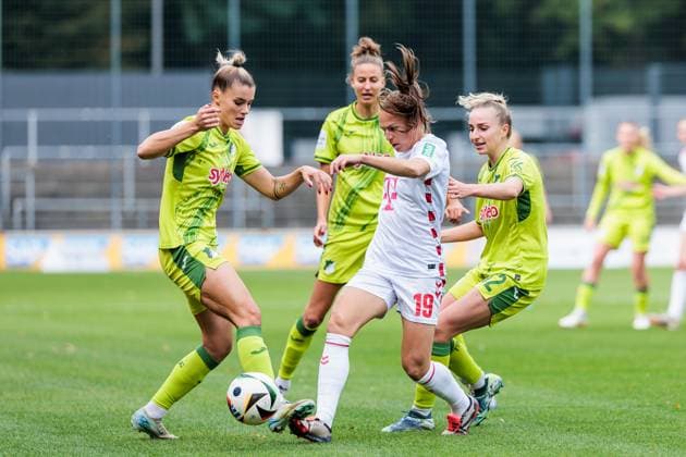 Google Pixel Womens Bundesliga, 1 FC Köln TSG Hoffenheim 13 10 2024 duel Selina Cerci TSG Hoffenheim, 29 , Dora Zeller 1 FC Köln, 19 , Sara Ritter TSG Hoffenheim, 22 Google Pixel Womens Bundesliga, 1 FC Köln TSG Hoffenheim, Köln, Franz Kremer Stadion DFB REGULATIONS PROHIBIT ANY USE OF PHOTOGRAPHS AS IMAGE SEQUENCES AND OR QUASI VIDEO Copyright: xBEAUTIFULxSPORTS Wunderlx