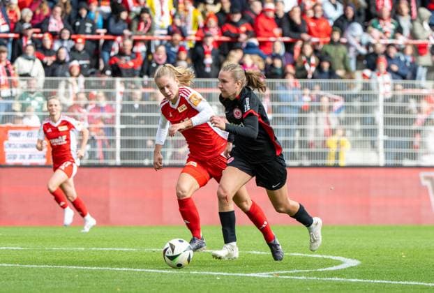 Soccer, Women, Season 2024 2025, 2 Women Bundesliga 7 Matchday , 1 FC Union Berlin FC Eintracht Frankfurt II, v l Charleen Niesler 1 Women 1 FC Union , Carlotta Schwörer Eintracht , 13 10 2024, Copyright: xMatthiasxKochx