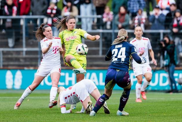 Google Pixel Womens Bundesliga, 1 FC Köln TSG Hoffenheim 13 10 2024 Adriana Achcinska 1 FC Köln, 9 , Melissa Kössler TSG Hoffenheim, 25 , Anna Gerhardt 1 FC Köln, 21 , Josefine Osigus 1 FC Köln, 24 Google Pixel Womens Bundesliga, 1 FC Köln TSG Hoffenheim, Köln, Franz Kremer Stadion DFB REGULATIONS PROHIBIT ANY USE OF PHOTOGRAPHS AS IMAGE SEQUENCES AND OR QUASI VIDEO Copyright: xBEAUTIFULxSPORTS Wunderlx