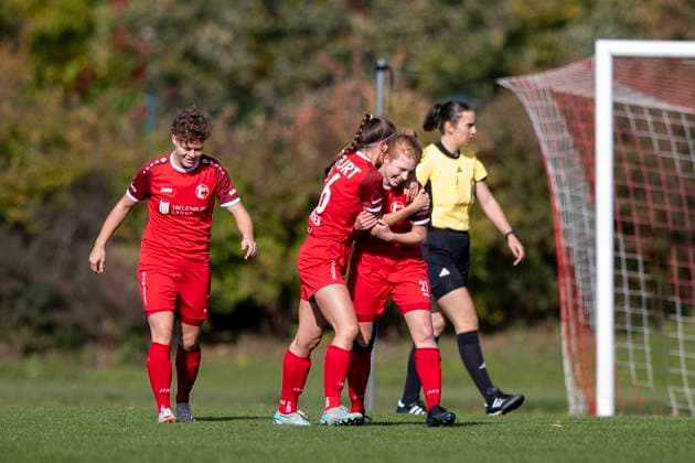 Regionalliga Nordost Frauen 1 FFV Erfurt vs 1 FC Union Berlin ll Erfurt 13 10 2024 from left, Anna Mittelsdorf 7 1 FFV Erfurt , Tessa Berger 16 1 FFV Erfurt and Antonia Janssen 27 1 FFV Erfurt Regionalliga Nordost Frauen 1 FFV Erfurt vs 1 FC Union Berlin ll Hauptplatz Sportforum Johannesplatz Erfurt 13 10 2024 Copyright: xBEAUTIFULxSPORTS Duehringx