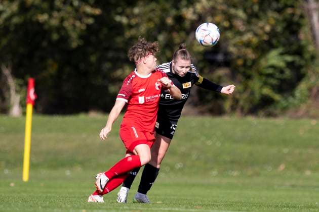Regionalliga Nordost Frauen 1 FFV Erfurt vs 1 FC Union Berlin ll Erfurt 13 10 2024 Annika Mahlau 15 1 FC Union Berlin II vs Anna Mittelsdorf 7 1 FFV Erfurt Regionalliga Nordost Frauen 1 FFV Erfurt vs 1 FC Union Berlin ll Hauptplatz Sportforum Johannesplatz Erfurt 13 10 2024 Copyright: xBEAUTIFULxSPORTS Duehringx