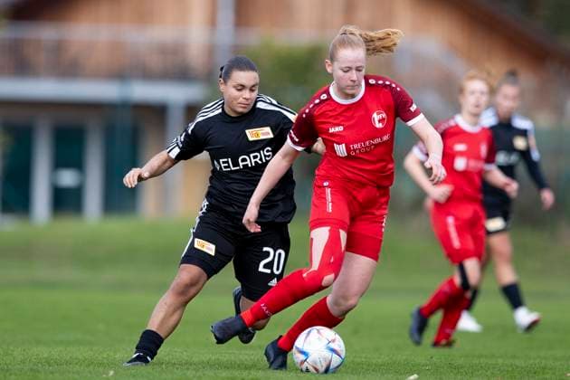 Regionalliga Nordost Frauen 1 FFV Erfurt vs 1 FC Union Berlin ll Erfurt 13 10 2024 Pia Huck 21 1 FFV Erfurt vs Lina Krauss 20 1 FC Union Berlin II Regionalliga Nordost Frauen 1 FFV Erfurt vs 1 FC Union Berlin ll Hauptplatz Sportforum Johannesplatz Erfurt 13 10 2024 Copyright: xBEAUTIFULxSPORTS Duehringx