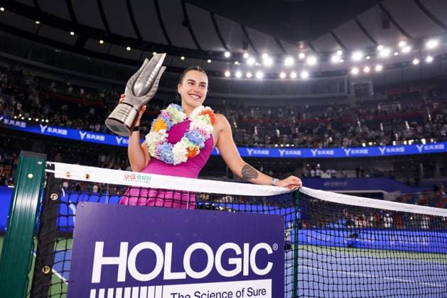 WUHAN, CHINA - OCTOBER 13: Champion Aryna Sabalenka poses with the trophy during the awarding ceremony after the Women s Singles Final match on day nine of 2024 Wuhan Open at Optics Valley International Tennis Center on October 13, 2024 in Wuhan, Hubei Province of China.  Copyright: xVCGx 111523557157