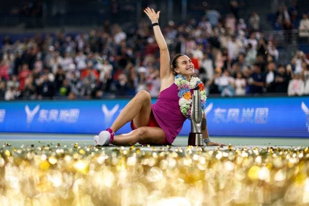Bilder des Jahres 2024, Sport 10 Oktober Sport Bilder des Tages WUHAN, CHINA - OCTOBER 13: Champion Aryna Sabalenka poses with the trophy during the awarding ceremony after the Women s Singles Final match on day nine of 2024 Wuhan Open at Optics Valley International Tennis Center on October 13, 2024 in Wuhan, Hubei Province of China.  Copyright: xVCGx 111523553983