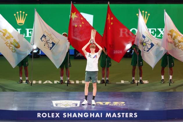 (241013) -- SHANGHAI, Oct. 13, 2024 -- Jannik Sinner poses with his trophy during the awarding ceremony of the men s singles final match between Jannik Sinner of Italy and Novak Djokovic of Serbia at the ATP, Tennis Herren World Tour Shanghai Masters tennis tournament in Shanghai, east China, Oct. 13, 2024. ) (SP)CHINA-SHANGHAI-TENNIS-ATP TOUR-SHANGHAI MASTERS(CN) WangxXiang 