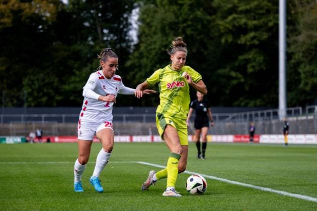 Franziska Harsch TSG Hoffenheim, 17 in duel with Vanessa Leimenstoll FC Koeln, 29 , GER, 1 FC Koeln vs TSG 1899 Hoffenheim, Football Google Pixel Frauen Bundesliga, 6 Spieltag, Saison 2024 2025, 13 10 2024 DFB regulations prohibit any use of photographs as image sequences and or quasi video GER, 1 FC Koeln vs TSG 1899 Hoffenheim, Football Google Pixel Frauen Bundesliga, 6 Spieltag, Saison 2024 2025, 13 10 2024 Koeln Copyright: xEibner-Pressefoto Memmlerx EP_MMR