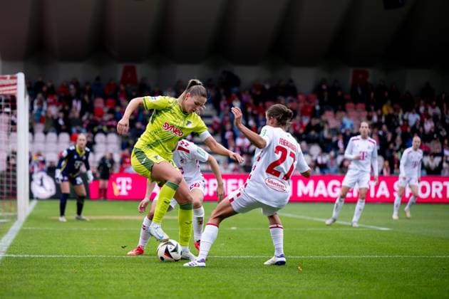 Melissa Koessler TSG Hoffenheim, 25 in duel with Laura Feiersinger FC Koeln, 27 , GER, 1 FC Koeln vs TSG 1899 Hoffenheim, Football Google Pixel Frauen Bundesliga, 6 Spieltag, Saison 2024 2025, 13 10 2024 DFB regulations prohibit any use of photographs as image sequences and or quasi video GER, 1 FC Koeln vs TSG 1899 Hoffenheim, Football Google Pixel Frauen Bundesliga, 6 Spieltag, Saison 2024 2025, 13 10 2024 Koeln Copyright: xEibner-Pressefoto Memmlerx EP_MMR