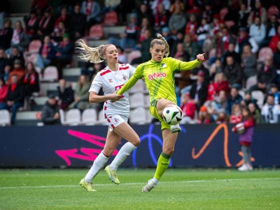 Selina Cerci TSG Hoffenheim, 29 in duel with Janina Hechler FC Koeln, 28 scores the goal to 0 2, GER, 1 FC Koeln vs TSG 1899 Hoffenheim, Football Google Pixel Womens Bundesliga, Matchday 6, Season 2024 2025, 13 10 2024 DFB regulations prohibit any use of photographs as image sequences and or quasi video GER, 1 FC Koeln vs TSG 1899 Hoffenheim, Football Google Pixel Womens Bundesliga, Matchday 6, Season 2024 2025, 13 10 2024 Koeln Copyright: xEibner-Pressefoto Memmlerx EP_MMR