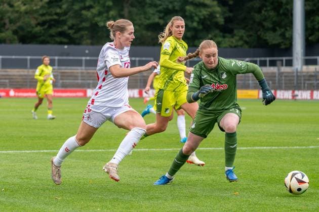 13 10 2024, Soccer Google Pixel Womens Bundesliga, Season 2024 2025, 06 Matchday, 1 FC Köln TSG Hoffenheim at Franz Kremer Stadium in Cologne duel between Taylor Ziemer 1 FC Koeln, 18 and Laura Dick TSG Hoffenheim, 21 Important note In accordance with the regulations of the DFL German Football League and the DFB German Football Association, it is prohibited to utilize or have utilized photographs taken in the stadium and or of the match in the form of sequential images and or video-like photo series Foto Kirchner Media TH Copyright: xKirchner-Media THx