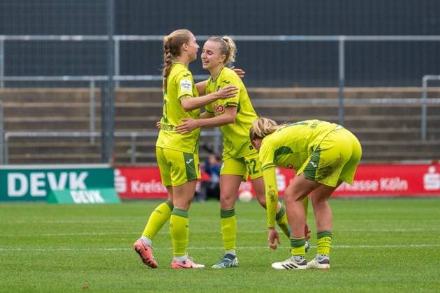 13 10 2024, Soccer Google Pixel Womens Bundesliga, Season 2024 2025, 06 Matchday, 1 FC Köln TSG Hoffenheim at Franz Kremer Stadium in Cologne Jamilla Rankin TSG Hoffenheim, 05 and Vanessa Diehm TSG Hoffenheim, 32 celebrate the victory over 1 FC Köln Important note In accordance with the regulations of the DFL German Football League and the DFB German Football Association, it is prohibited to use or have used photographs taken in the stadium and or of the match in the form of sequential images and or video-like photo series Foto Kirchner Media TH Copyright: xKirchner-Media THx