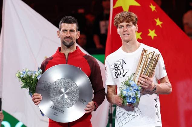 Bilder des Jahres 2024, Sport 10 Oktober (241013) -- SHANGHAI, Oct. 13, 2024 -- Novak Djokovic (L) and Jannik Sinner pose for photo during the awarding ceremony of the men s singles final match between Jannik Sinner of Italy and Novak Djokovic of Serbia at the ATP, Tennis Herren World Tour Shanghai Masters tennis tournament in Shanghai, east China, Oct. 13, 2024. ) (SP)CHINA-SHANGHAI-TENNIS-ATP TOUR-SHANGHAI MASTERS(CN) BaixXuefei 