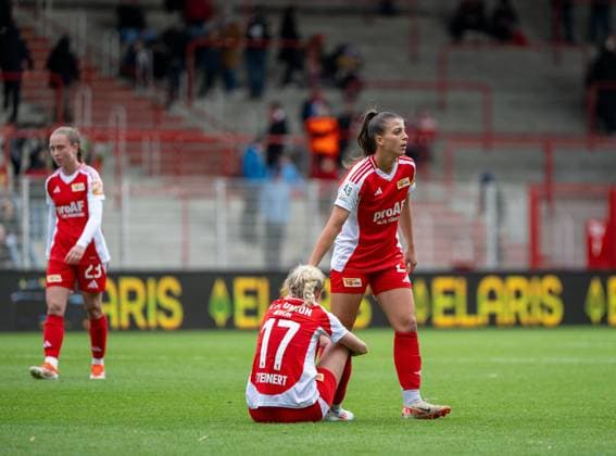 Soccer, Women, Season 2024 2025, 2 Women Bundesliga 7 Matchday , 1 FC Union Berlin FC Eintracht Frankfurt II, f l Pia Metzker 1 Women 1 FC Union , Judith Steinert 1 Women 1 FC Union , Korina Janez 1 Women 1 FC Union , Disappointment after final whistle, 13 10 2024, Copyright: xMatthiasxKochx