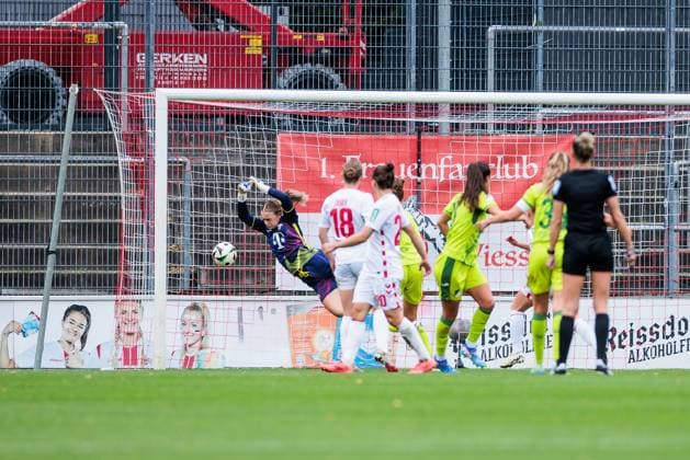Google Pixel Frauen Bundesliga, 1 FC Köln TSG Hoffenheim 13 10 2024 Josefine Osigus 1 FC Köln, 24 kann das 0 3 nicht verhindern Google Pixel Frauen Bundesliga, 1 FC Köln TSG Hoffenheim, Köln, Franz Kremer Stadion DFB REGULATIONS PROHIBIT ANY USE OF PHOTOGRAPHS AS IMAGE SEQUENCES AND OR QUASI VIDEO Copyright: xBEAUTIFULxSPORTS Wunderlx