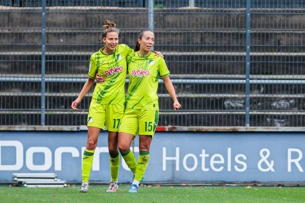 Google Pixel Womens Bundesliga, 1 FC Köln TSG Hoffenheim 13 10 2024 Cheers for 0 3 by Marta Cazalla Garcia TSG Hoffenheim, 15 Google Pixel Womens Bundesliga, 1 FC Köln TSG Hoffenheim, Köln, Franz Kremer Stadion DFB REGULATIONS PROHIBIT ANY USE OF PHOTOGRAPHS AS IMAGE SEQUENCES AND OR QUASI VIDEO Copyright: xBEAUTIFULxSPORTS Wunderlx