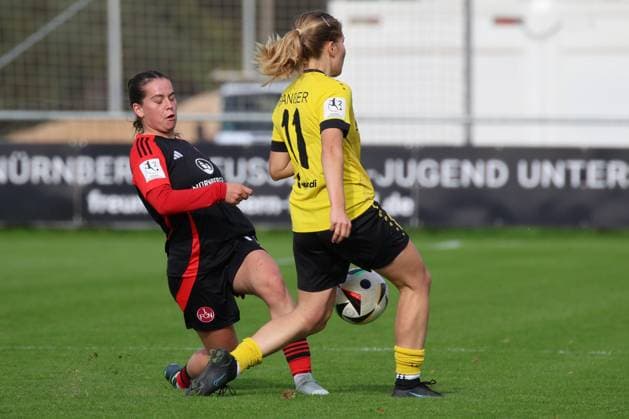 13 10 2024 Soccer Season 2024 2025 2 Women Soccer Bundesliga 07 Matchday 1 FC Nürnberg FCN Club Clubfrauen SV Weinberg Sportfoto Zink DaEn xdcxdex Jonna Brengel 17, 1 FC Nürnberg FCN , Marlene Ganßer 11, SV Weinberg