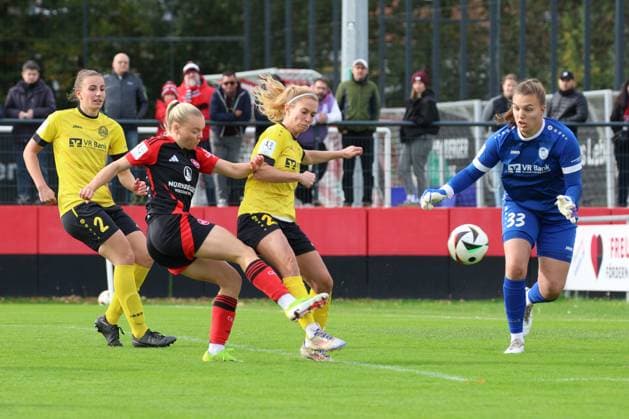 13 10 2024 Soccer Season 2024 2025 2 Women Soccer Bundesliga 07 Matchday 1 FC Nürnberg FCN Club Clubfrauen SV Weinberg Sportfoto Zink DaEn xdcxdex Anna Grimm 2, SV Weinberg , Anny Kerim Lindland 19, 1 FC Nürnberg FCN , Leonie Haberäcker 22, SV Weinberg , Franziska Glaser 33, SV Weinberg