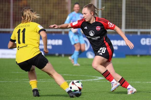 13 10 2024 Soccer Season 2024 2025 2 Women Soccer Bundesliga 07 Matchday 1 FC Nürnberg FCN Club Clubfrauen SV Weinberg Sportfoto Zink DaEn xdcxdex Marlene Ganßer 11, SV Weinberg , Madeleine Steck 28, 1 FC Nürnberg FCN
