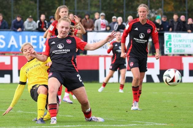 13 10 2024 Soccer Season 2024 2025 2 Women Soccer Bundesliga 07 Matchday 1 FC Nürnberg FCN Club Clubfrauen SV Weinberg Sportfoto Zink DaEn xdcxdex Lisa Wich 29, SV Weinberg , Madeleine Steck 28, 1 FC Nürnberg FCN