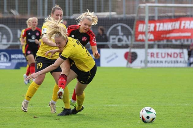 13 10 2024 Soccer Season 2024 2025 2 Women Soccer Bundesliga 07 Matchday 1 FC Nürnberg FCN Club Clubfrauen SV Weinberg Sportfoto Zink DaEn xdcxdex Eva Wiesinger 19, SV Weinberg , Anny Kerim Lindland 19, 1 FC Nürnberg FCN , Mara Grimm 3, SV Weinberg