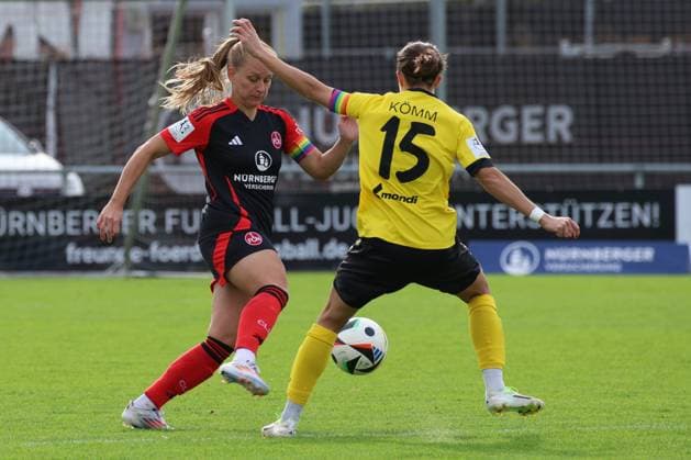 13 10 2024 Soccer Season 2024 2025 2 Women Soccer Bundesliga 07 Matchday 1 FC Nürnberg FCN Club Clubfrauen SV Weinberg Sportfoto Zink DaEn xdcxdex Luisa Guttenberger 4, 1 FC Nürnberg FCN , Annika Kömm 15, SV Weinberg